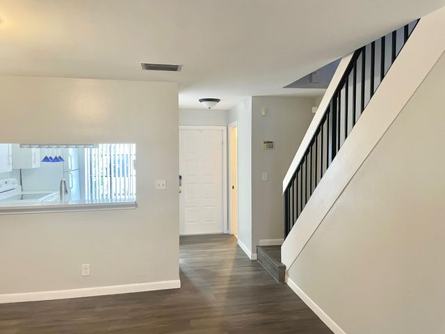 2700 S Oakland Forest Dr 308, Oakland Park, FL 33309