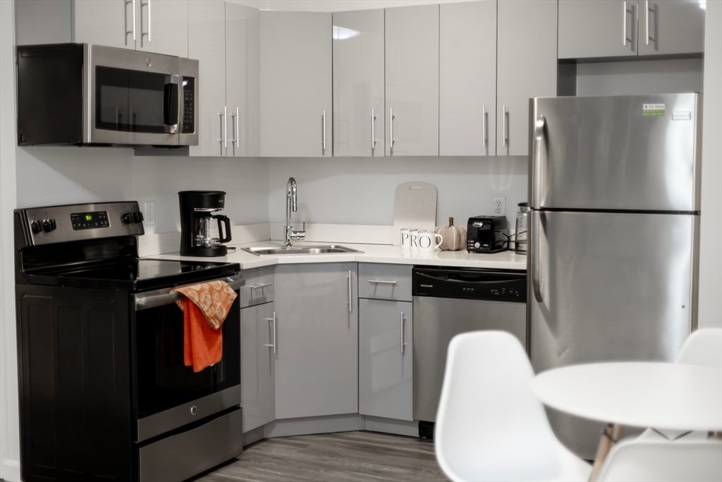 1505 Commonwealth Ave 501, Boston, MA 02135