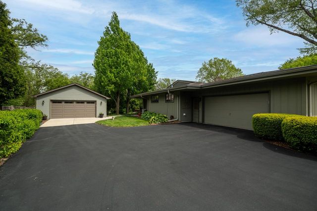 2735 Fenceline ROAD, Mount Pleasant, WI 53406