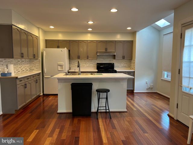 46706 BULLFINCH SQ, Sterling, VA 20164