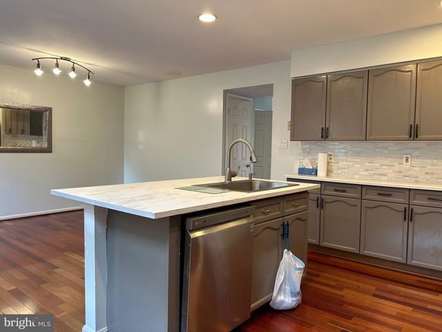 46706 BULLFINCH SQ, Sterling, VA 20164