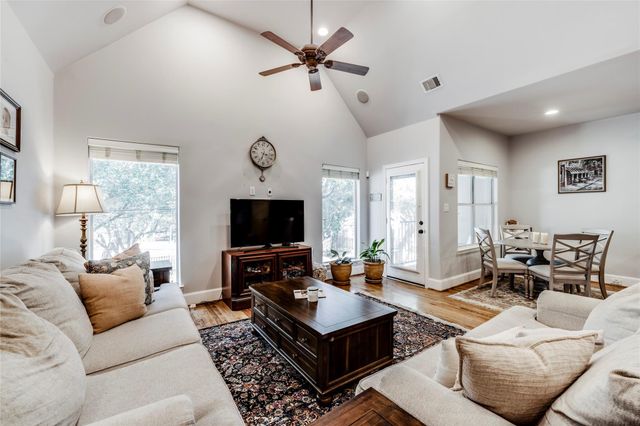 5212 Washington Avenue, Houston, TX 77007