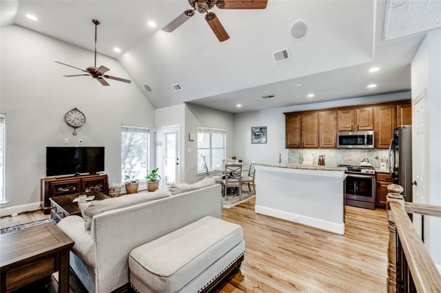 5212 Washington Avenue, Houston, TX 77007