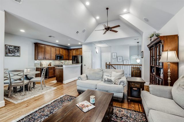 5212 Washington Avenue, Houston, TX 77007