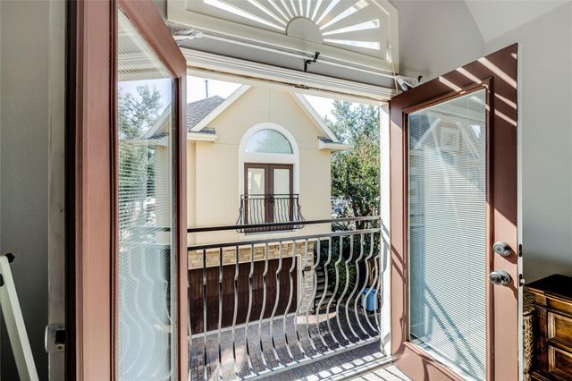 5212 Washington Avenue, Houston, TX 77007