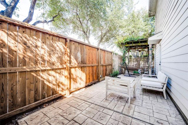 5212 Washington Avenue, Houston, TX 77007