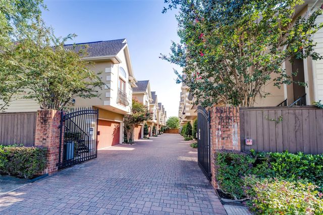 5212 Washington Avenue, Houston, TX 77007