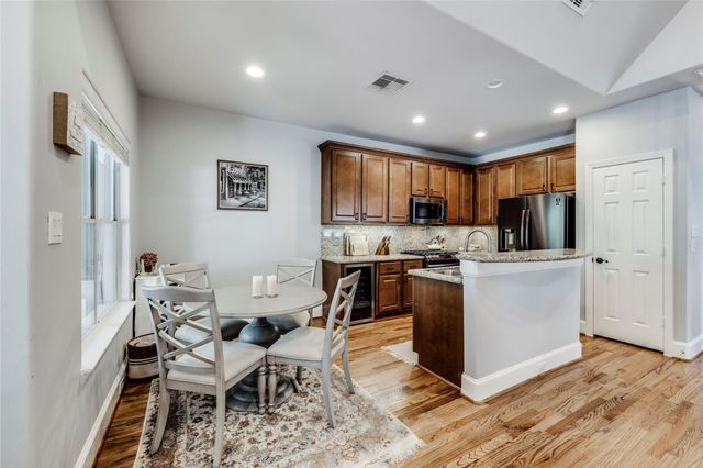 5212 Washington Avenue, Houston, TX 77007