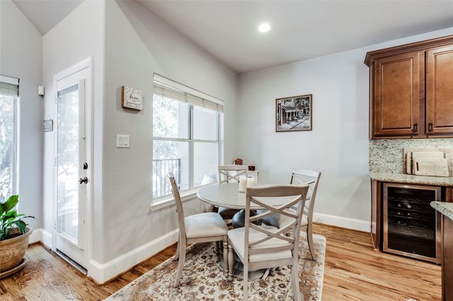 5212 Washington Avenue, Houston, TX 77007