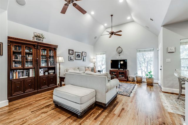 5212 Washington Avenue, Houston, TX 77007