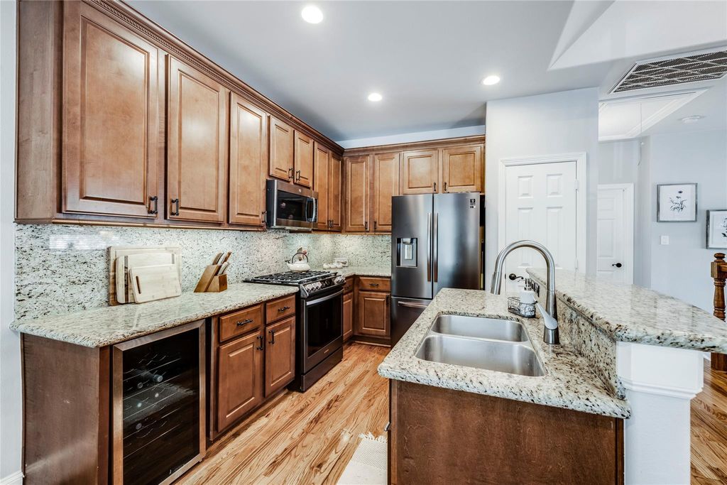 5212 Washington Avenue, Houston, TX 77007