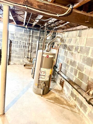 37 Plateau Cir, West Springfield, MA 01089