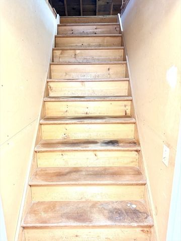 37 Plateau Cir, West Springfield, MA 01089