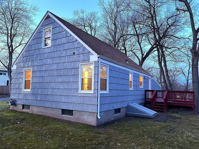 37 Plateau Cir, West Springfield, MA 01089