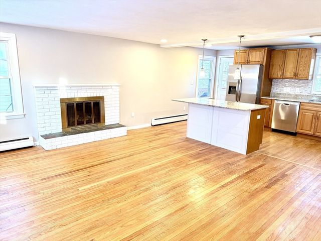 37 Plateau Cir, West Springfield, MA 01089