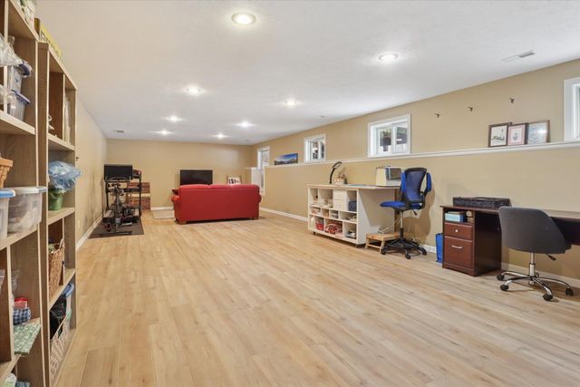 2402 Crest Haven Boulevard, Oronoko Twp, MI 49103