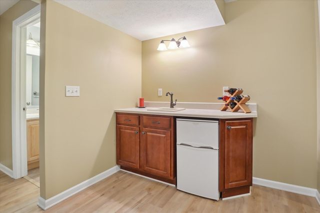 2402 Crest Haven Boulevard, Oronoko Twp, MI 49103