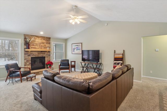 2402 Crest Haven Boulevard, Oronoko Twp, MI 49103