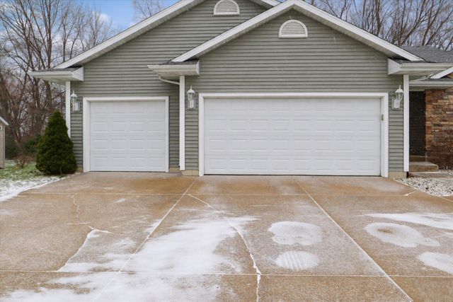 2402 Crest Haven Boulevard, Oronoko Twp, MI 49103