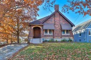 1027 Woodlawn Avenue, Cincinnati, OH 45205