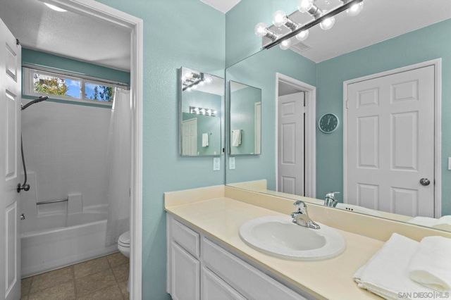 10503 Flora Azalea Ct. W, Santee, CA 92071