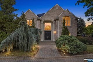 4 Centennial Court, Totowa, NJ 07512