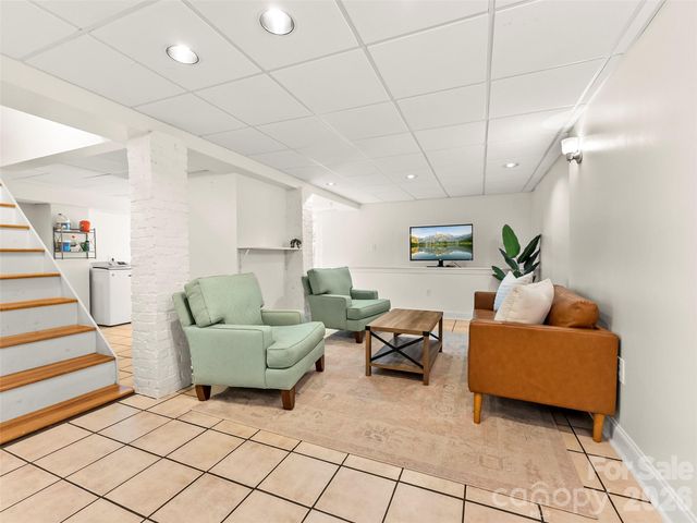 1 Kenilworth Road, Asheville, NC 28803