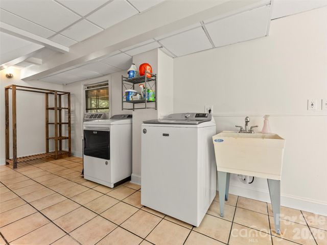 1 Kenilworth Road, Asheville, NC 28803