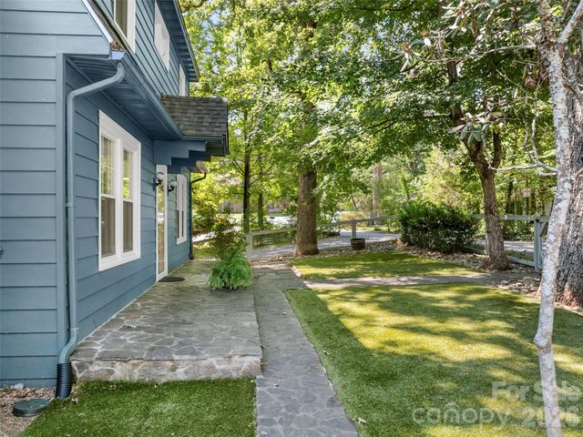 1 Kenilworth Road, Asheville, NC 28803