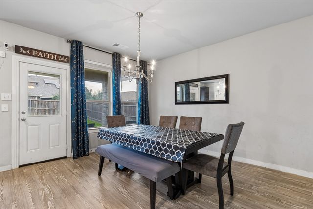 1813 Meadow Trail Lane, Aubrey, TX 76227