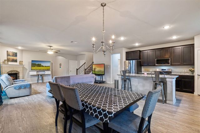 1813 Meadow Trail Lane, Aubrey, TX 76227