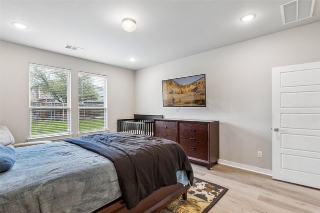 1813 Meadow Trail Lane, Aubrey, TX 76227