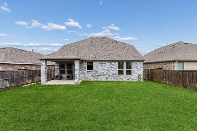 1813 Meadow Trail Lane, Aubrey, TX 76227