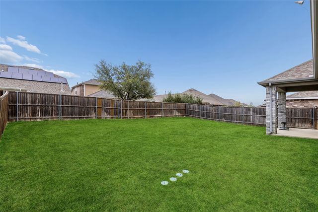 1813 Meadow Trail Lane, Aubrey, TX 76227