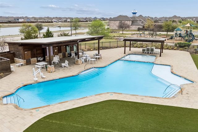 1813 Meadow Trail Lane, Aubrey, TX 76227