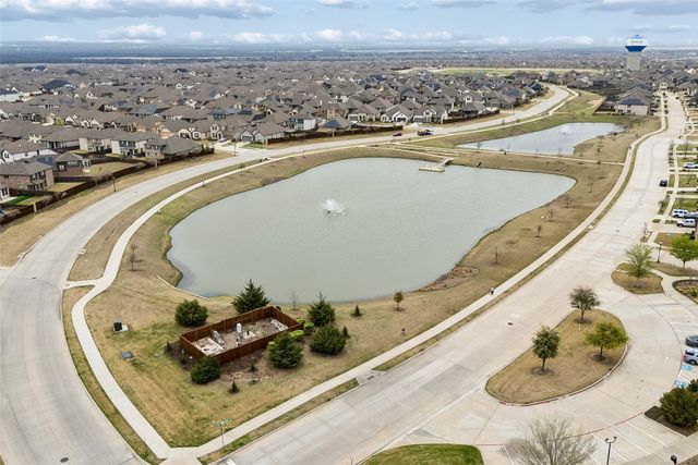 1813 Meadow Trail Lane, Aubrey, TX 76227