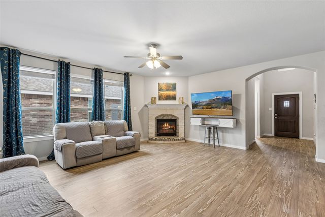 1813 Meadow Trail Lane, Aubrey, TX 76227