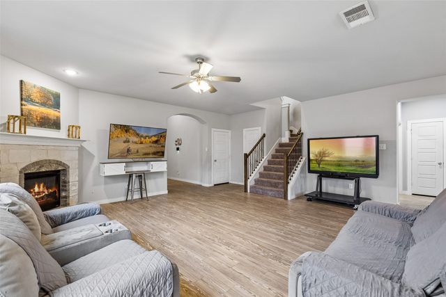 1813 Meadow Trail Lane, Aubrey, TX 76227