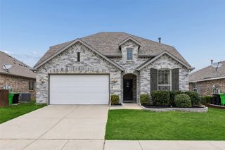 1813 Meadow Trail Lane, Aubrey, TX 76227