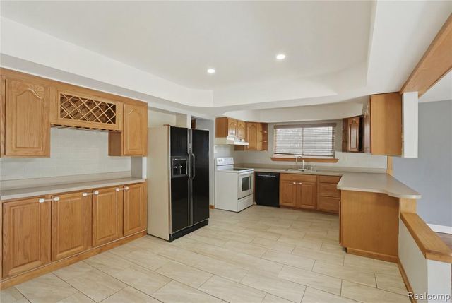 3125 Hedge Drive, Sterling Heights, MI 48310