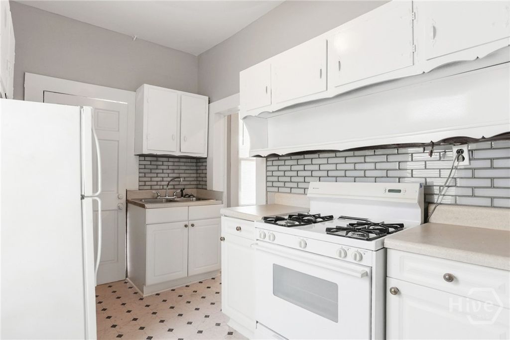 Image 14 of property listing at 1023 W 37th Street, Savannah, GA 31415