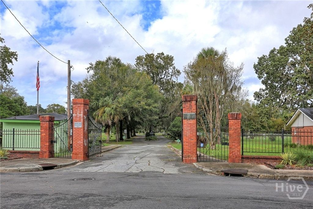 Image 32 of property listing at 1023 W 37th Street, Savannah, GA 31415