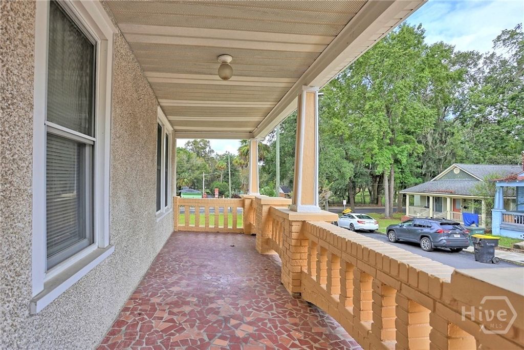 Image 4 of property listing at 1023 W 37th Street, Savannah, GA 31415