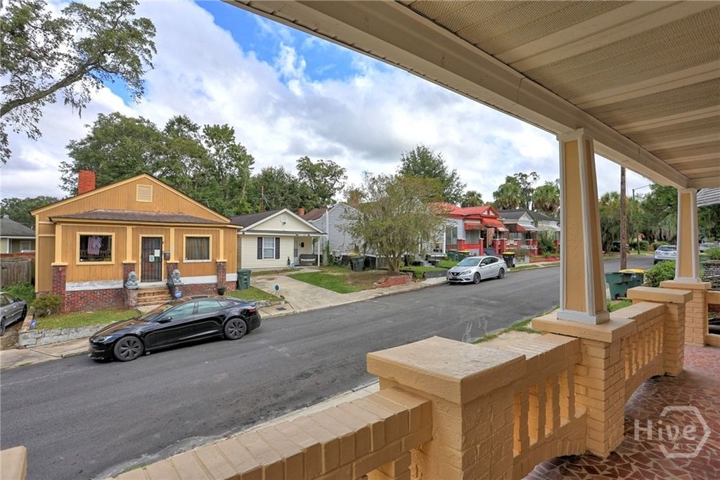 Image 5 of property listing at 1023 W 37th Street, Savannah, GA 31415