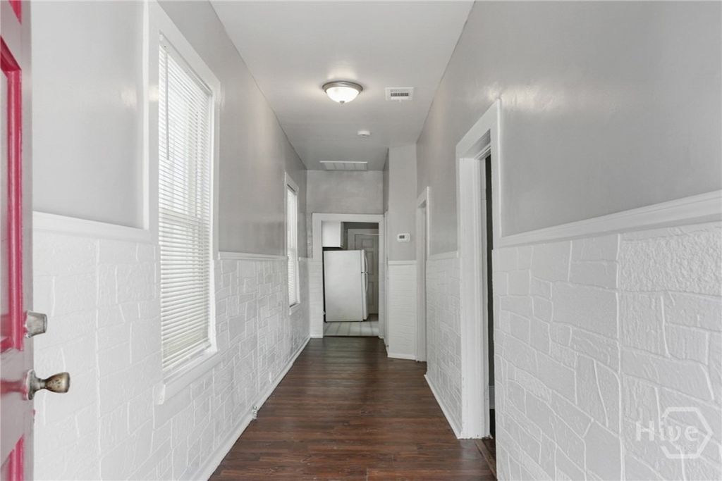 Image 6 of property listing at 1023 W 37th Street, Savannah, GA 31415
