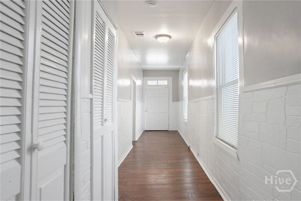 Image 7 of property listing at 1023 W 37th Street, Savannah, GA 31415