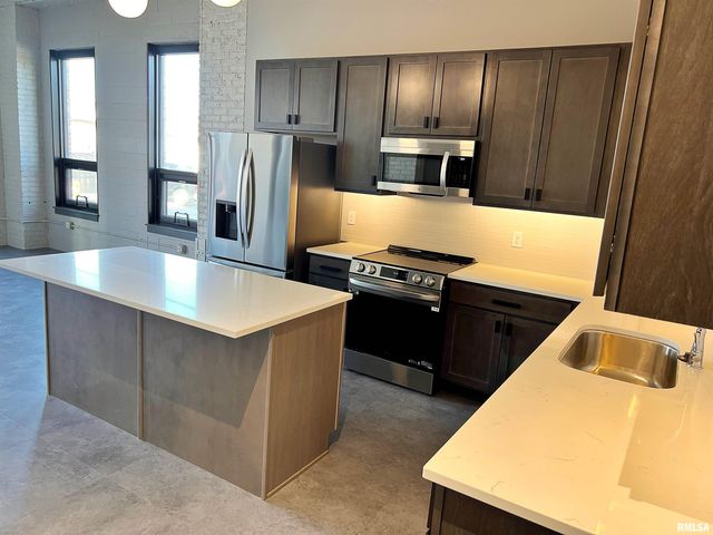 1001 SW Adams St Unit 101, Peoria, IL 61602