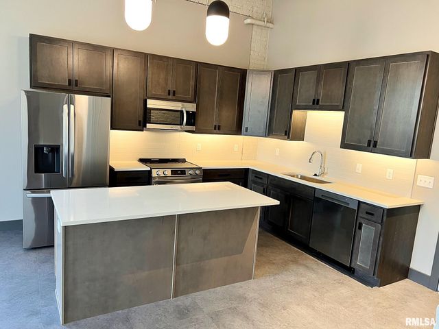 1001 SW Adams St Unit 101, Peoria, IL 61602