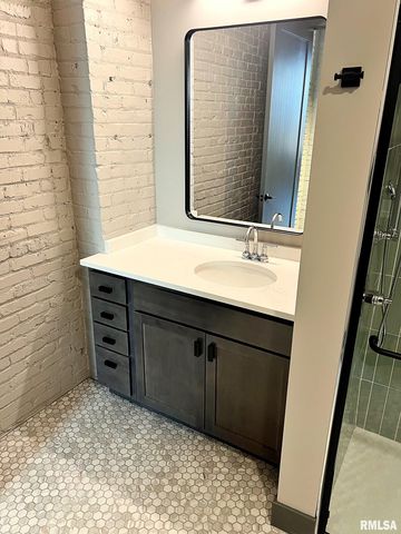 1001 SW Adams St Unit 101, Peoria, IL 61602