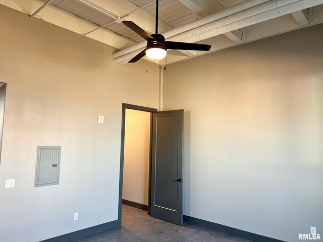1001 SW Adams St Unit 101, Peoria, IL 61602